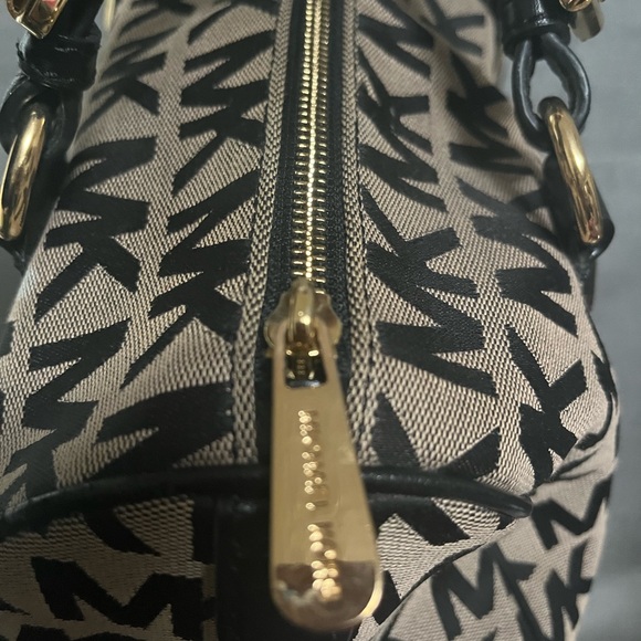 Michael Kors signature purse - Picture 5 of 6